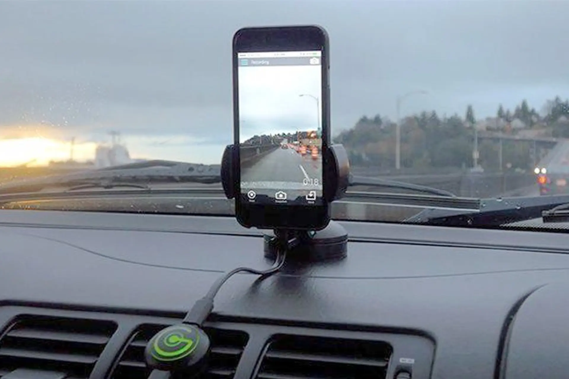 Camera Hành Trình Bị Nóng 7 Nguyên Nhân & 9 Cách Khắc Phục 6 Nguồn điện không ổn định làm nóng camera hành trình